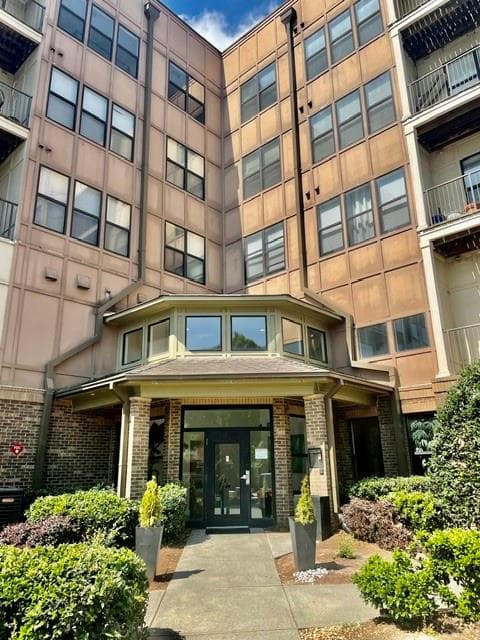 1 bedroom, 1 bathroom condominium for rent at 898 Oak Street 1103, Atlanta, GA 30310 for $1,600 a month