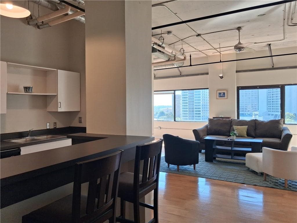 1 bedroom, 1 bathroom, 809 sq ft condominium for sale at 120 Ralph Mcgill Boulevard 911, Atlanta, GA 30308 — photo 4
