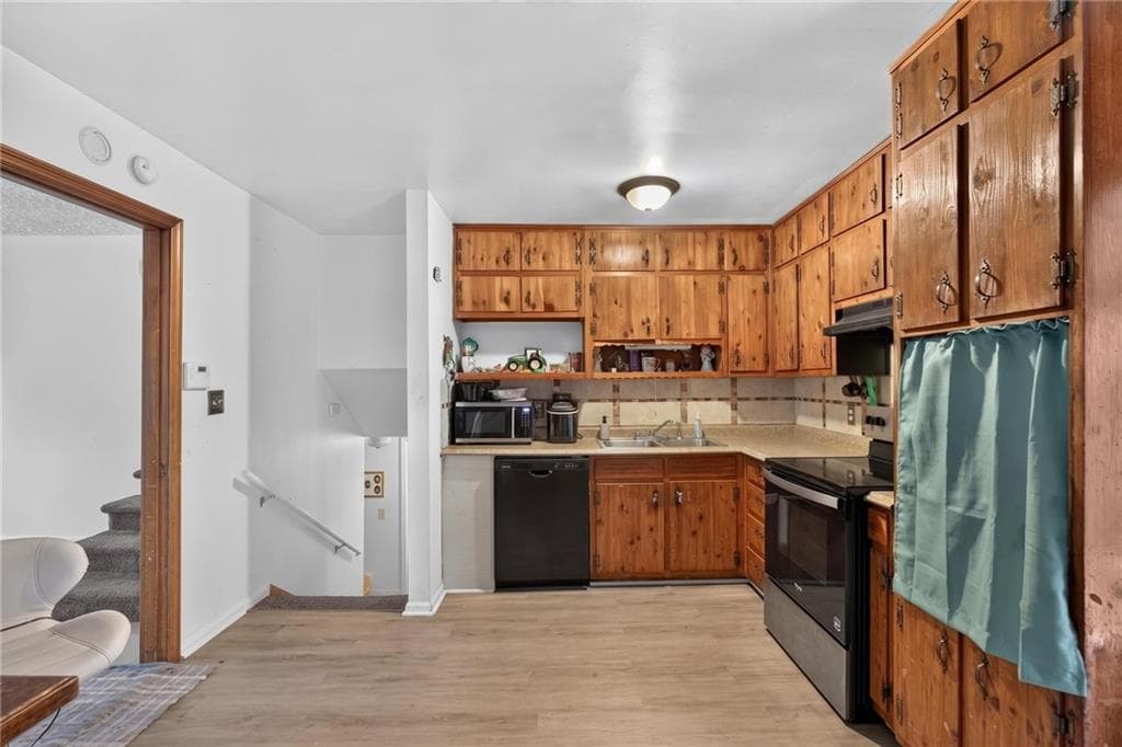4 bedroom, 2 bathroom, 1,751 sq ft single family residence for sale at 5918 Pinecreek Road, Forest Park, GA 30297 — photo 6