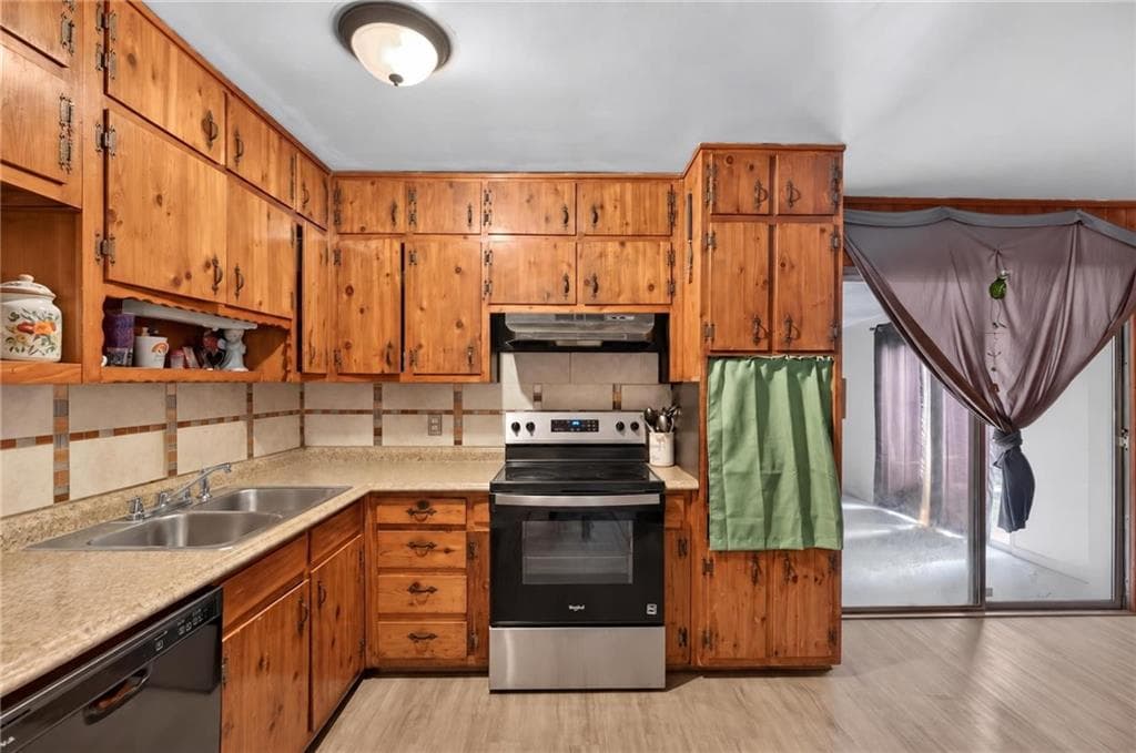 4 bedroom, 2 bathroom, 1,751 sq ft single family residence for sale at 5918 Pinecreek Road, Forest Park, GA 30297 — photo 7