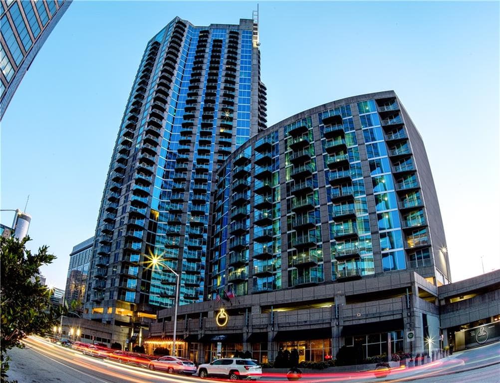 1 bedroom, 1 bathroom, 1,075 sq ft condominium for rent at 400 W Peachtree Street 2206, Atlanta, GA 30308 for $2,695 a month