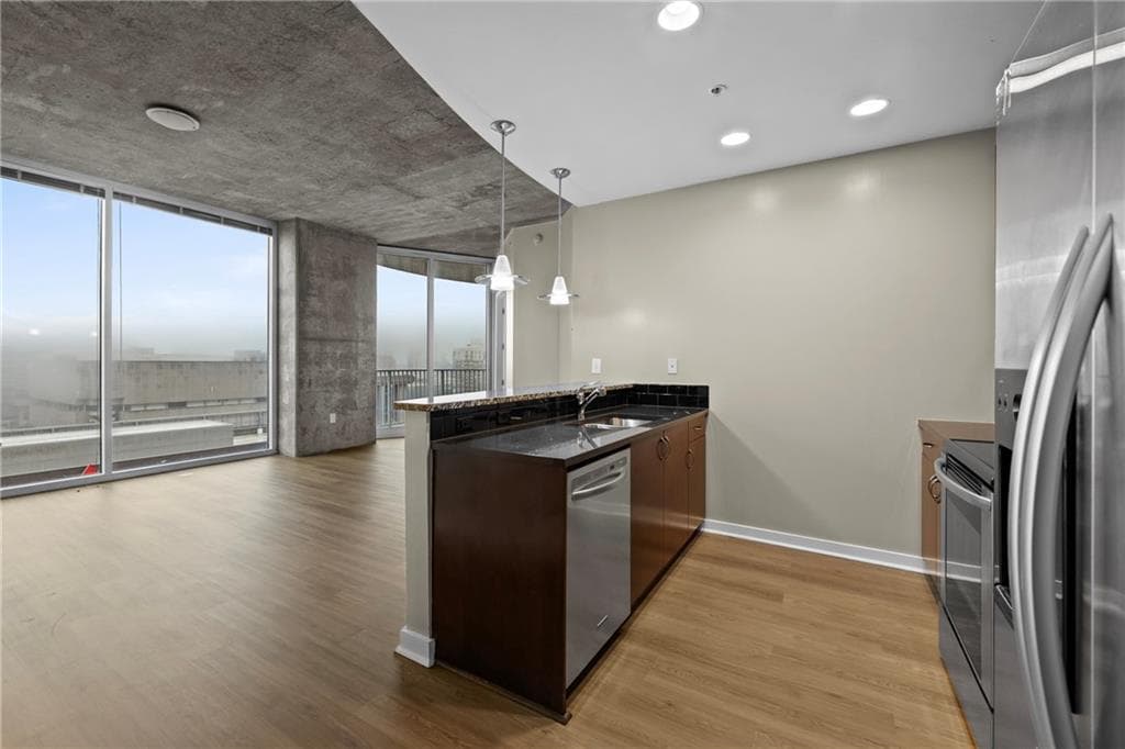 1 bedroom, 1 bathroom, 1,075 sq ft condominium for rent at 400 W Peachtree Street 2206, Atlanta, GA 30308 for $2,695 a month — photo 2