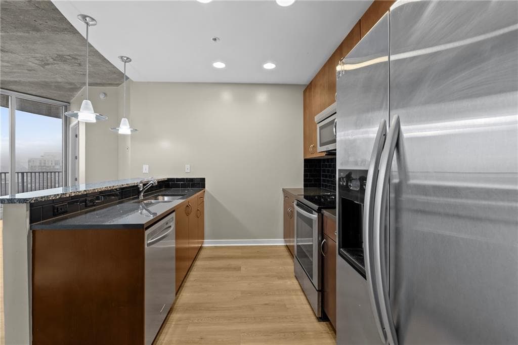 1 bedroom, 1 bathroom, 1,075 sq ft condominium for rent at 400 W Peachtree Street 2206, Atlanta, GA 30308 for $2,695 a month — photo 3