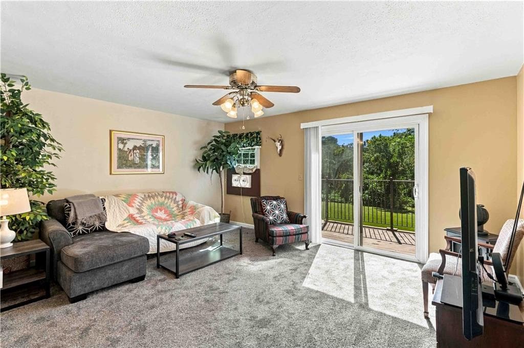 2 bedroom, 1 bathroom, 1,020 sq ft condominium for sale at 3099 Colonial Way G, Atlanta, GA 30341 — photo 2
