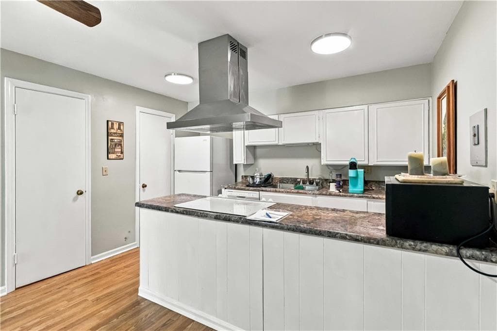 2 bedroom, 1 bathroom, 1,020 sq ft condominium for sale at 3099 Colonial Way G, Atlanta, GA 30341 — photo 3