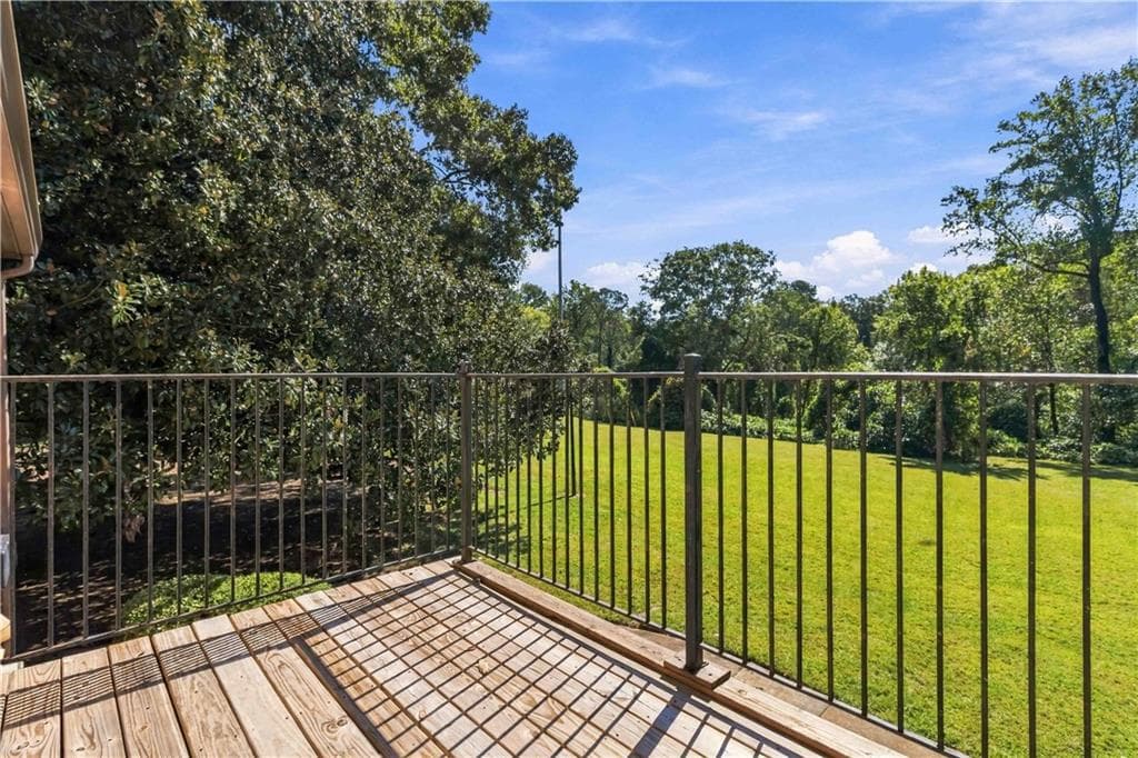 2 bedroom, 1 bathroom, 1,020 sq ft condominium for sale at 3099 Colonial Way G, Atlanta, GA 30341 — photo 6
