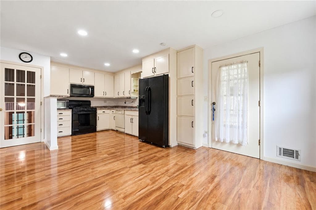 5 bedroom, 2 bathroom, 1,676 sq ft single family residence for sale at 1668 Woodsong Court, Grayson, GA 30017 — photo 4
