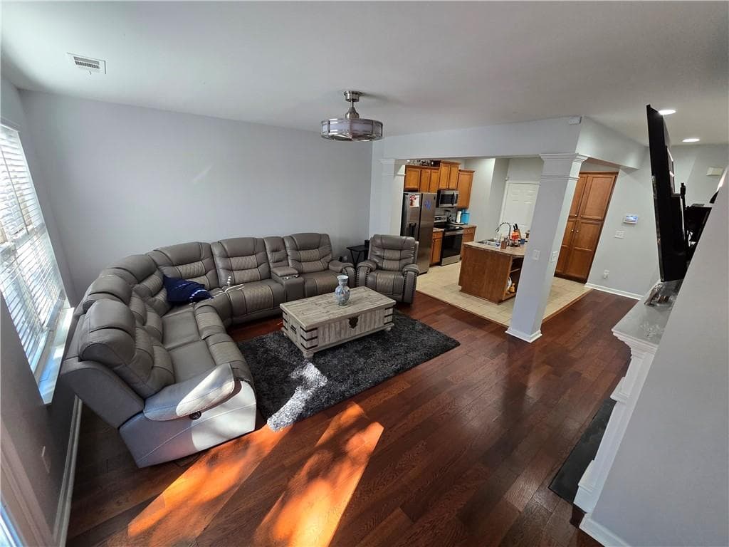 3 bedroom, 3 bathroom, 1,725 sq ft condominium for sale at 5147 Madeline Place, Stone Mountain, GA 30083 — photo 9