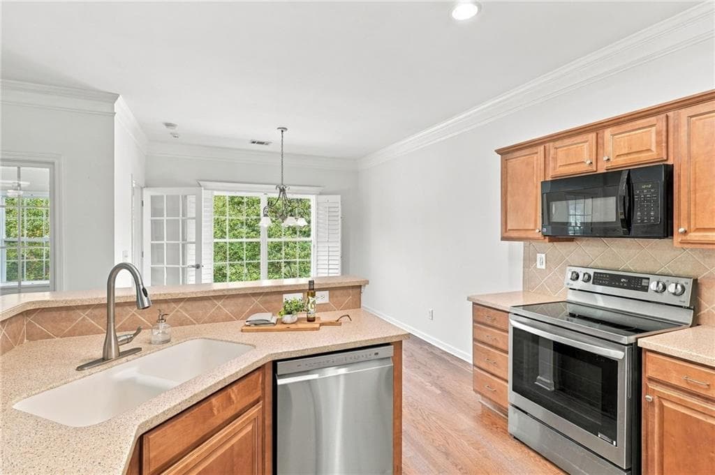 4 bedroom, 3 bathroom, 4,051 sq ft townhouse for sale at 129 Holiday Road 64, Buford, GA 30518 — photo 10