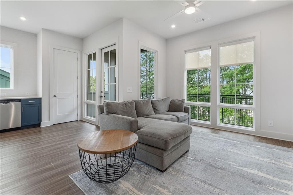 2 bedroom, 2 bathroom, 921 sq ft condominium for rent at 1290 Longreen Terr NW 2, Atlanta, GA 30318 for $2,800 a month — photo 3