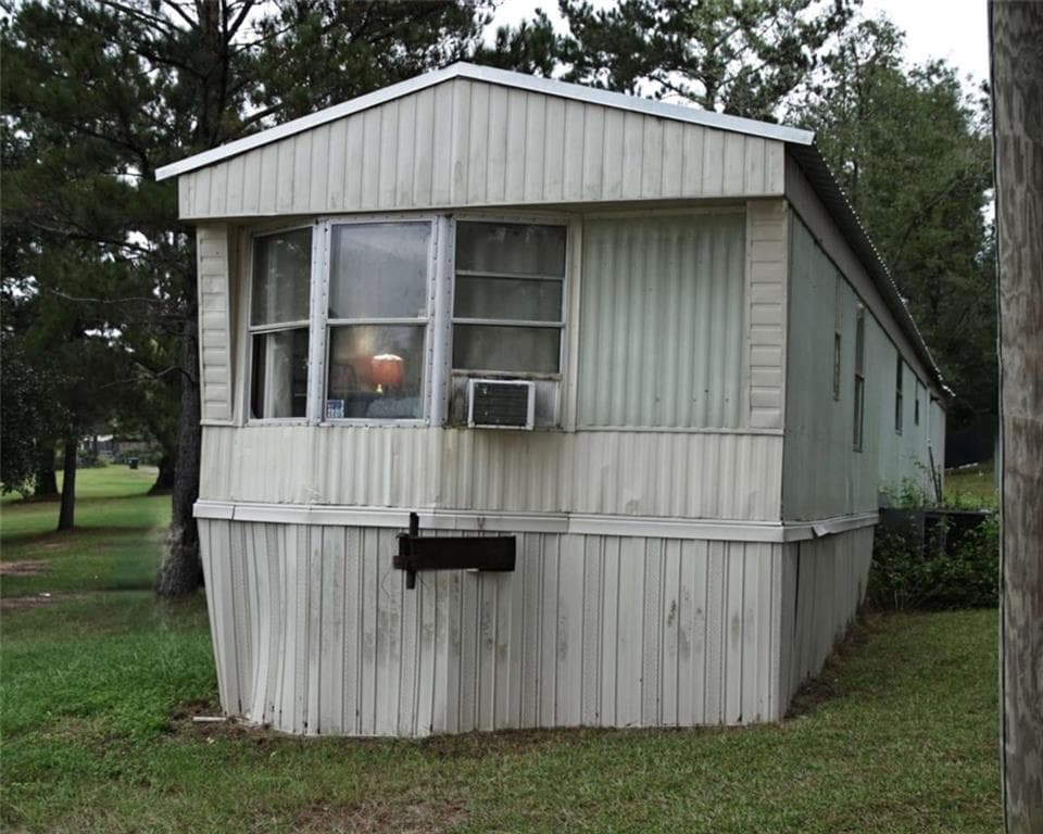 3 bedroom, 2 bathroom, 1,064 sq ft single family residence for sale at 48 Apple Dr, Lakeland, GA 31635 — photo 2