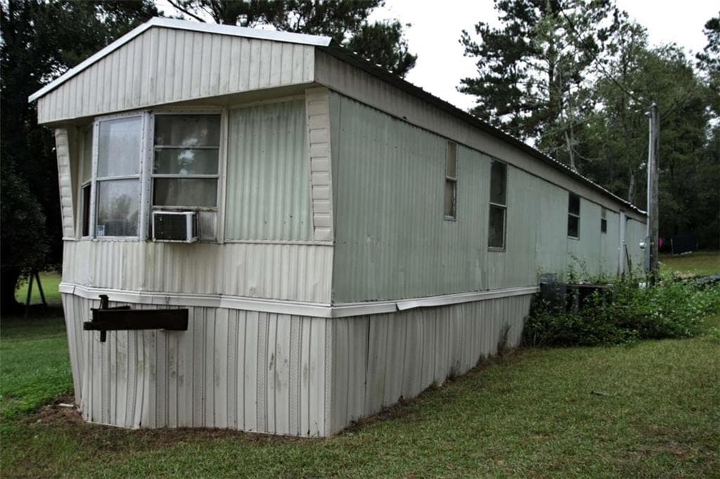 3 bedroom, 2 bathroom, 1,064 sq ft single family residence for sale at 48 Apple Dr, Lakeland, GA 31635 — photo 3