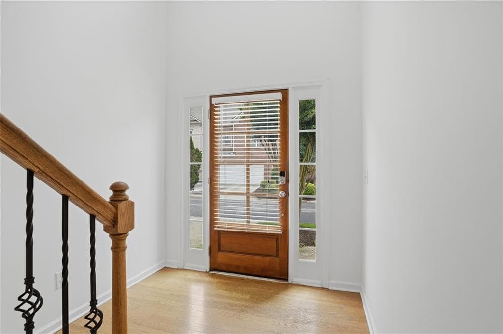 3 bedroom, 4 bathroom, 2,294 sq ft townhouse for sale at 1013 Firethorne Pass, Cumming, GA 30040 — photo 2