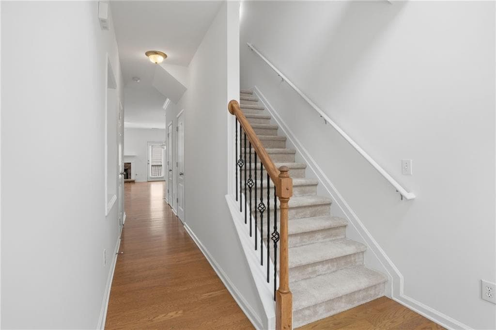 3 bedroom, 4 bathroom, 2,294 sq ft townhouse for sale at 1013 Firethorne Pass, Cumming, GA 30040 — photo 3