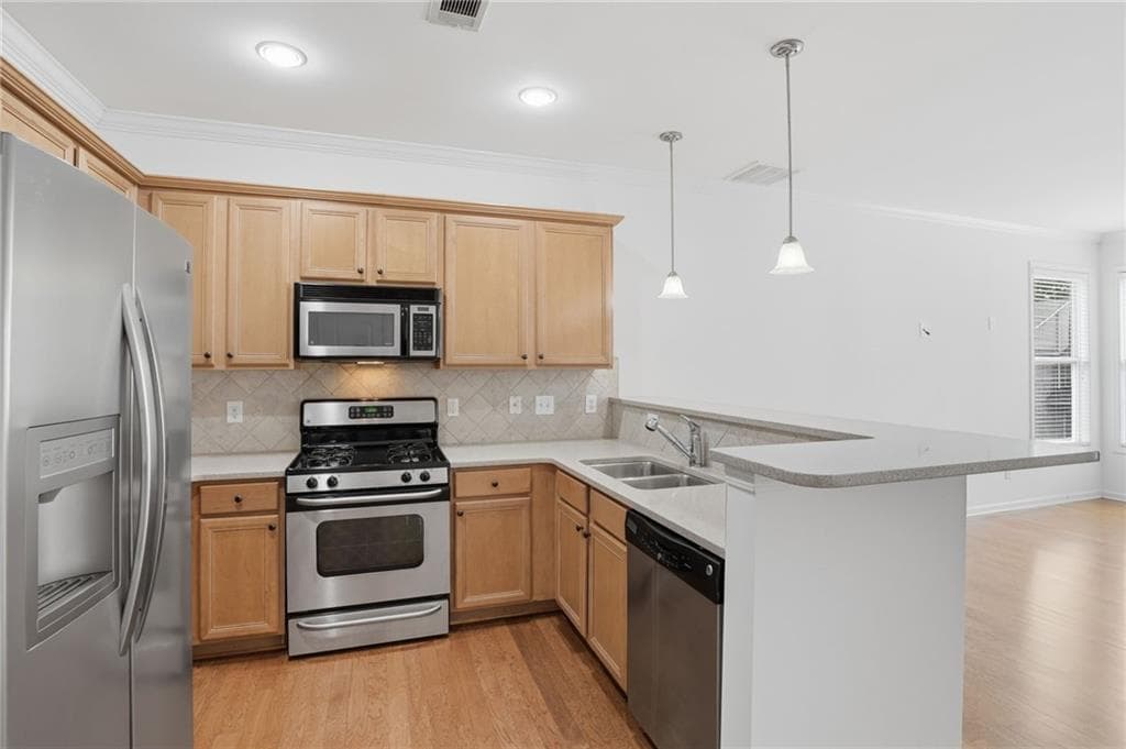 3 bedroom, 4 bathroom, 2,294 sq ft townhouse for sale at 1013 Firethorne Pass, Cumming, GA 30040 — photo 8
