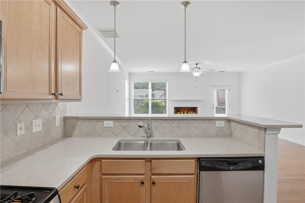 3 bedroom, 4 bathroom, 2,294 sq ft townhouse for sale at 1013 Firethorne Pass, Cumming, GA 30040 — photo 9
