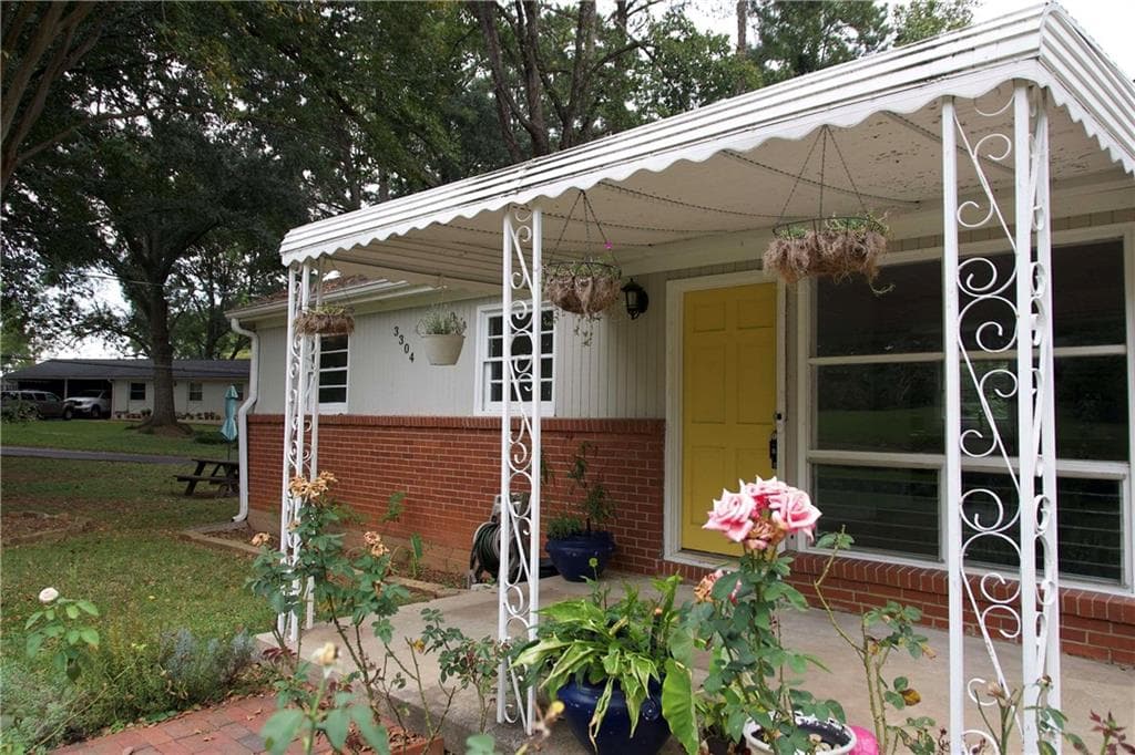 3 bedroom, 2 bathroom, 1,154 sq ft single family residence for rent at 3304 Spring Drive, Atlanta, GA 30360 for $2,400 a month — photo 4