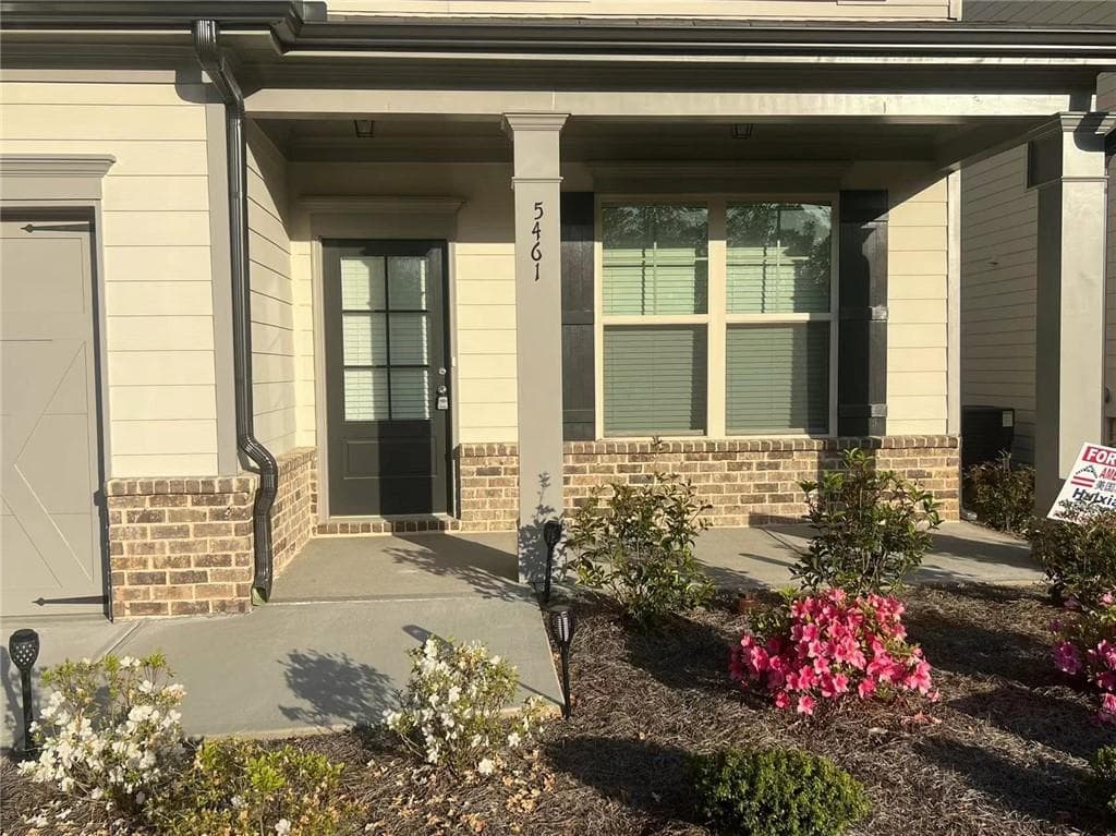 4 bedroom, 3 bathroom, 2,088 sq ft single family residence for rent at 5461 TRILLIUM Way, Flowery Branch, GA 30542 for $2,350 a month — photo 2