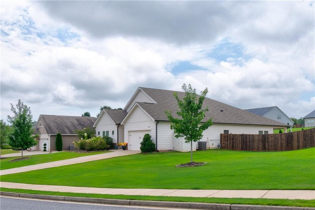 4 bedroom, 3 bathroom, 2,783 sq ft single family residence for sale at 6545 TrailwayTrace Trace, Cumming, GA 30041 — photo 1 of 46