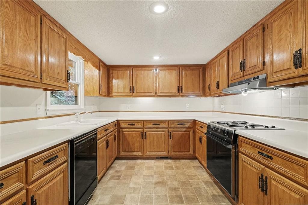 3 bedroom, 3 bathroom, 2,696 sq ft single family residence for sale at 241 Moss Cove Road, Blairsville, GA 30512 — photo 2