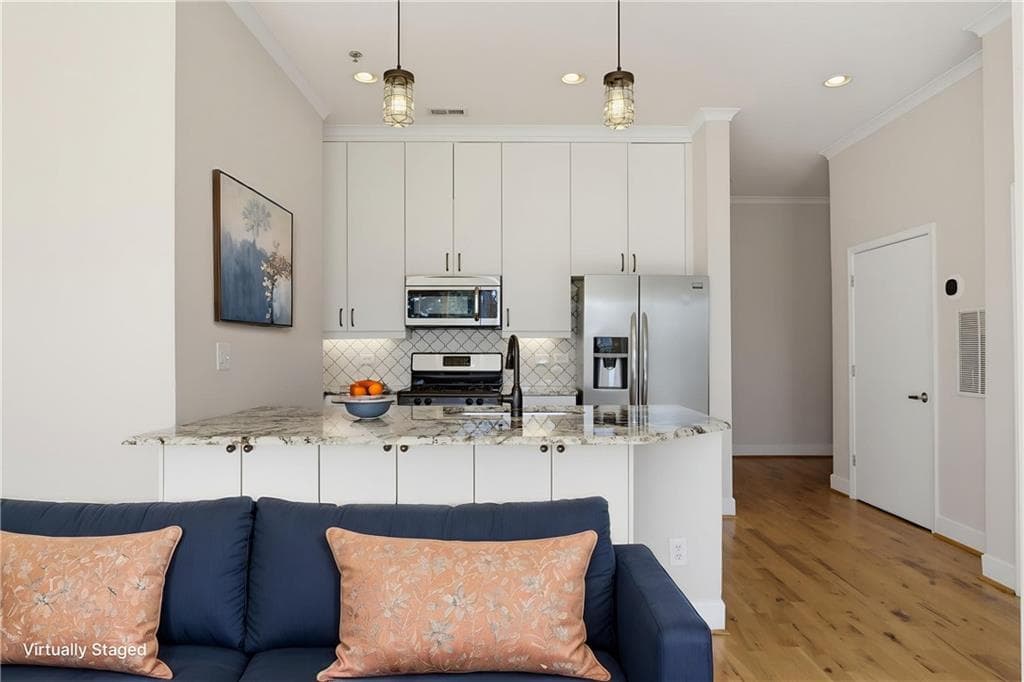 2 bedroom, 2 bathroom, 1,050 sq ft condominium for rent at 384 Ralph Mcgill Boulevard 407, Atlanta, GA 30312 for $2,500 a month — photo 4