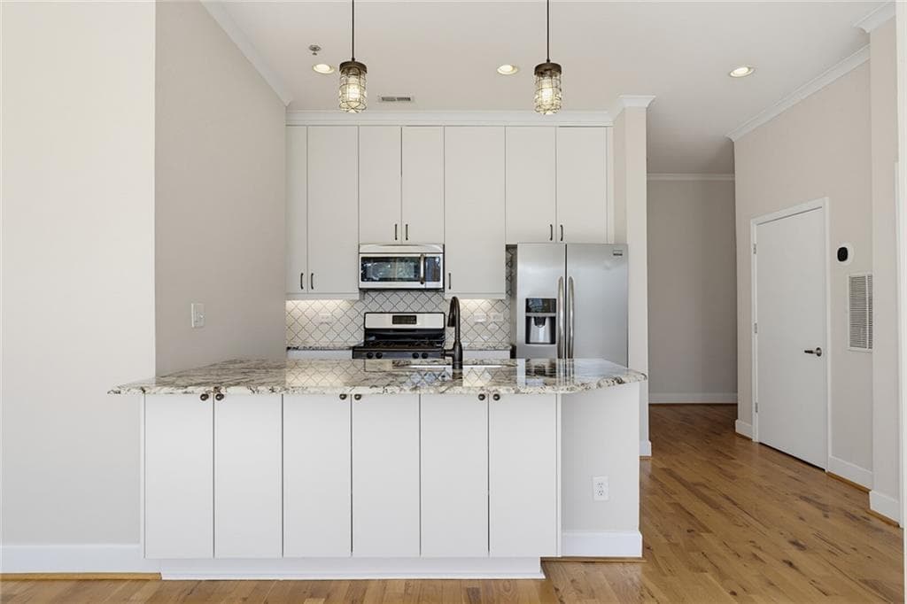2 bedroom, 2 bathroom, 1,050 sq ft condominium for rent at 384 Ralph Mcgill Boulevard 407, Atlanta, GA 30312 for $2,500 a month — photo 5