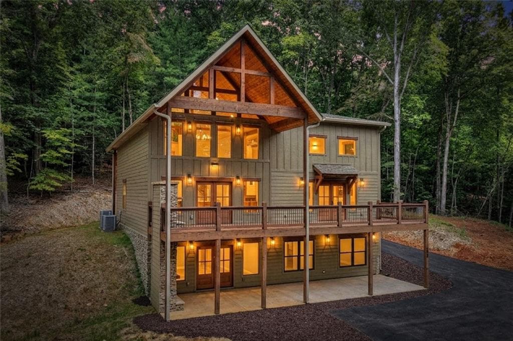 4 bedroom, 3 bathroom, 3,600 sq ft single family residence for sale at 200 W Goldmine Road, Ellijay, GA 30536 — photo 5