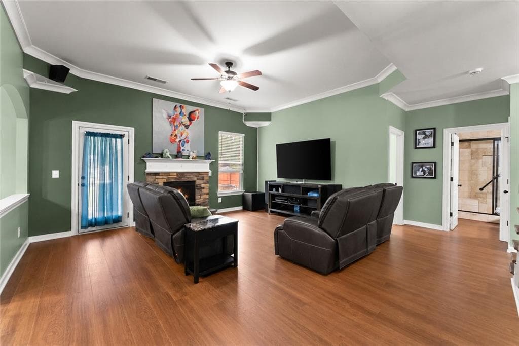 5 bedroom, 4 bathroom, 3,060 sq ft single family residence for sale at 521 Georgia Circle, Loganville, GA 30052 — photo 3