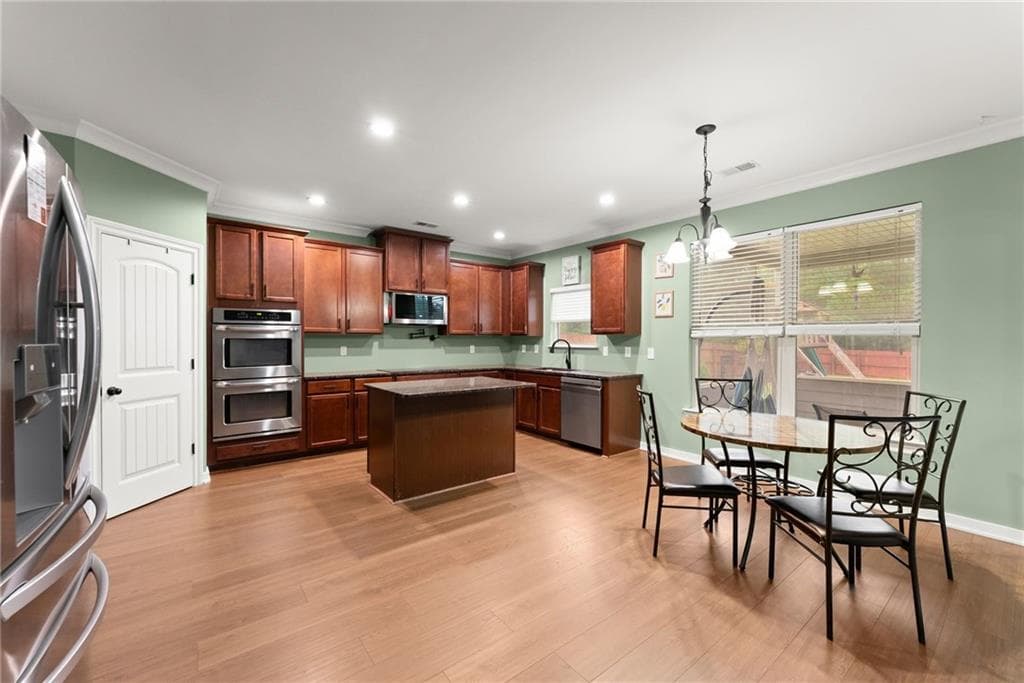 5 bedroom, 4 bathroom, 3,060 sq ft single family residence for sale at 521 Georgia Circle, Loganville, GA 30052 — photo 5