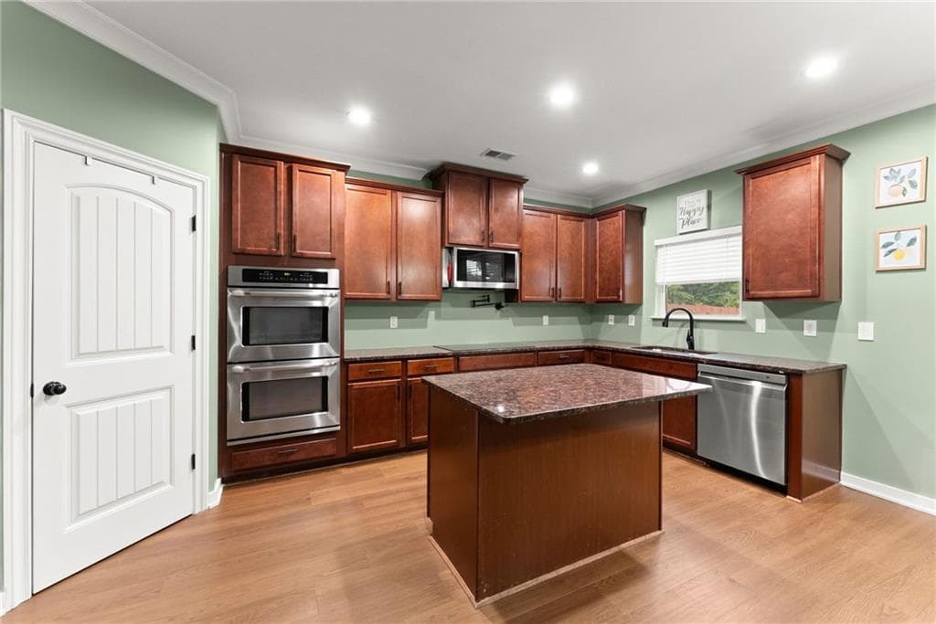 5 bedroom, 4 bathroom, 3,060 sq ft single family residence for sale at 521 Georgia Circle, Loganville, GA 30052 — photo 6