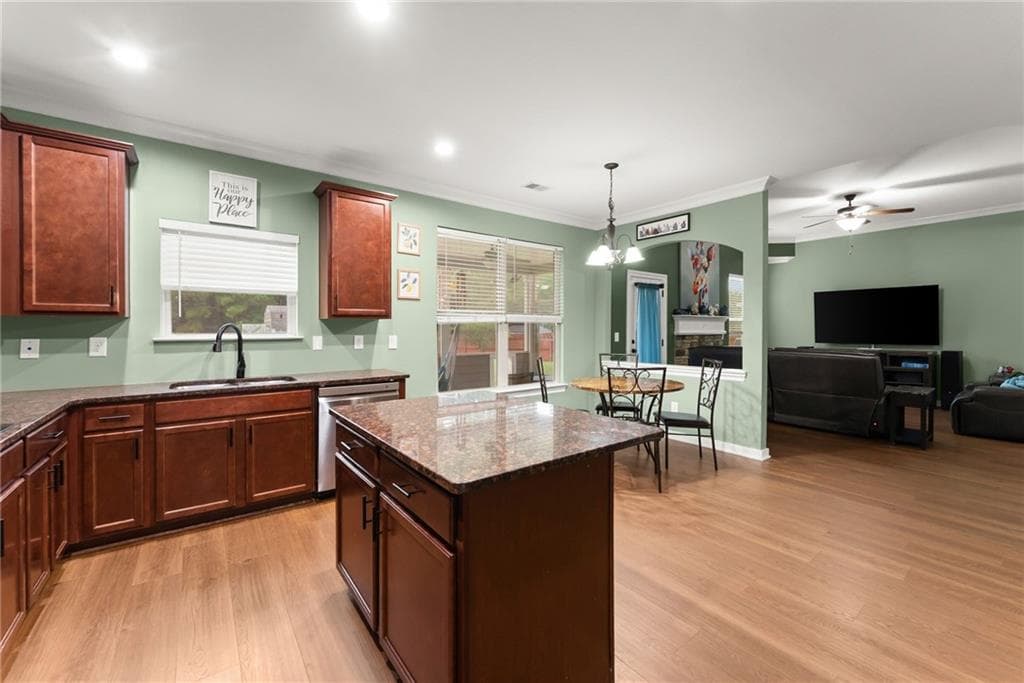5 bedroom, 4 bathroom, 3,060 sq ft single family residence for sale at 521 Georgia Circle, Loganville, GA 30052 — photo 7