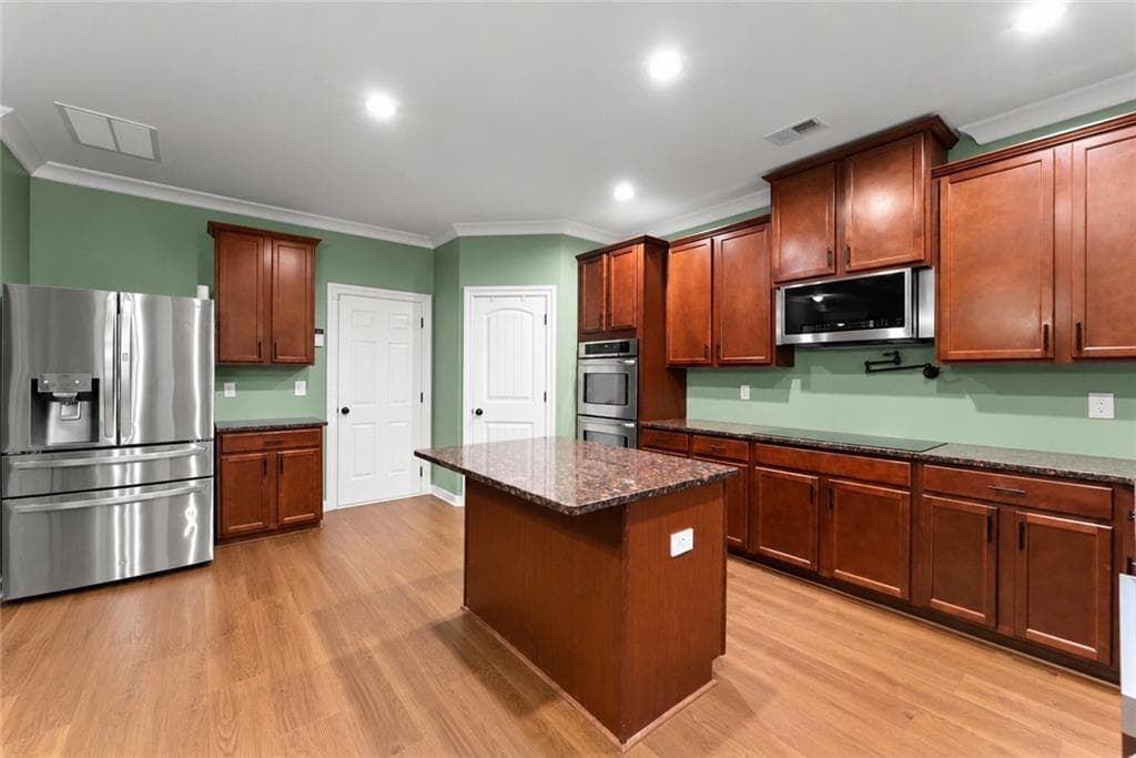 5 bedroom, 4 bathroom, 3,060 sq ft single family residence for sale at 521 Georgia Circle, Loganville, GA 30052 — photo 8