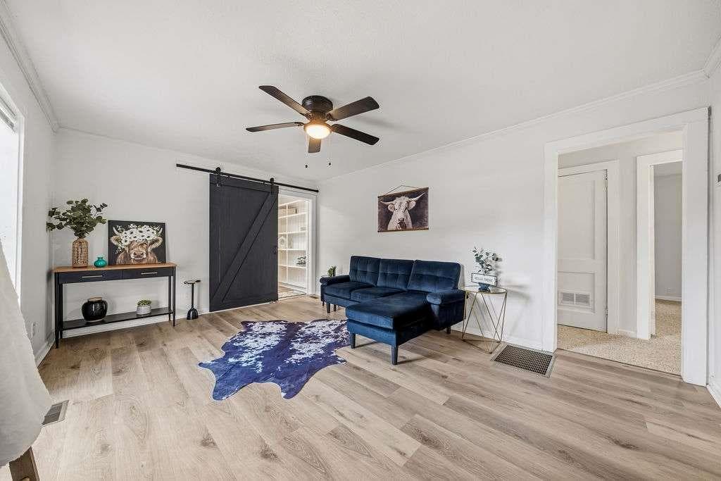 3 bedroom, 1 bathroom, 902 sq ft single family residence for sale at 2 W Linden Street, Rome, GA 30161 — photo 2