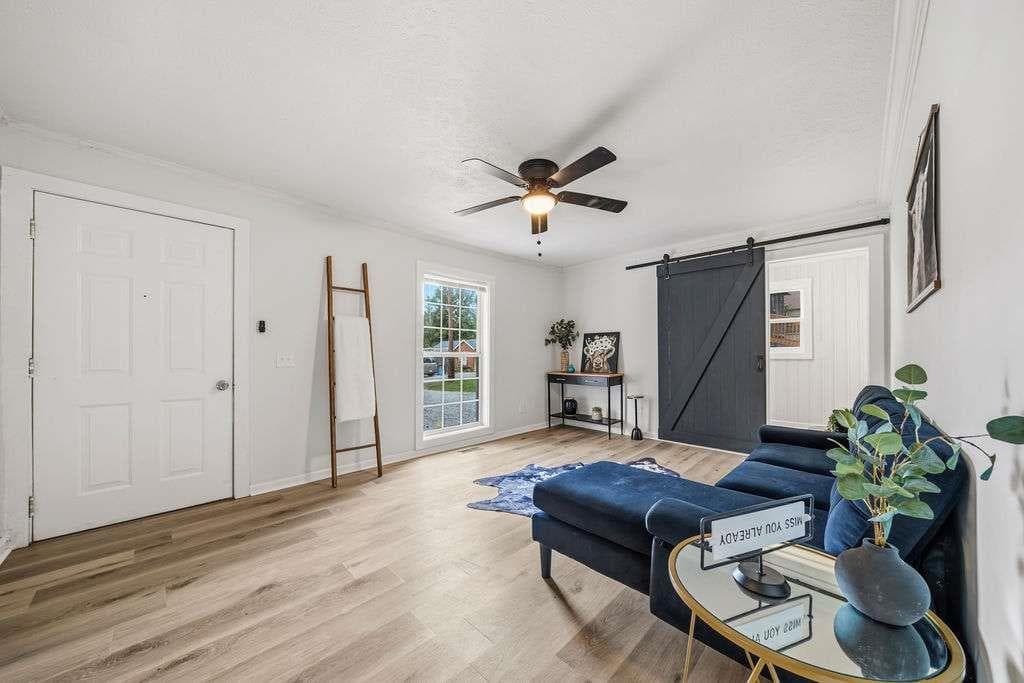 3 bedroom, 1 bathroom, 902 sq ft single family residence for sale at 2 W Linden Street, Rome, GA 30161 — photo 3