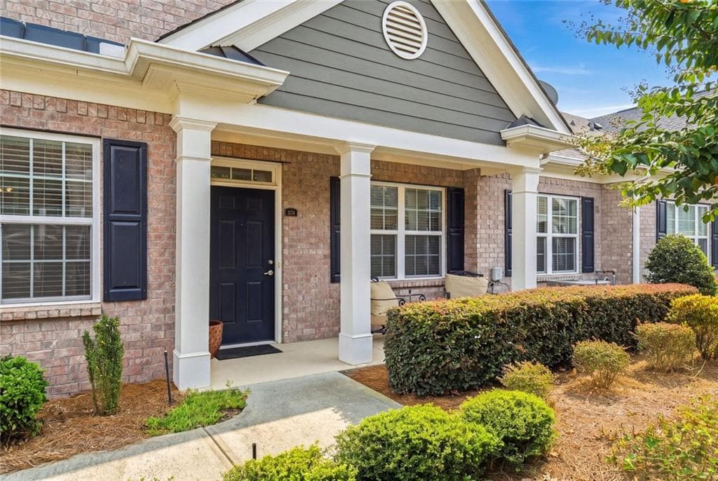 2 bedroom, 2 bathroom, 1,686 sq ft condominium under contract at 3274 Telhurst Lane, Buford, GA 30519 — photo 2