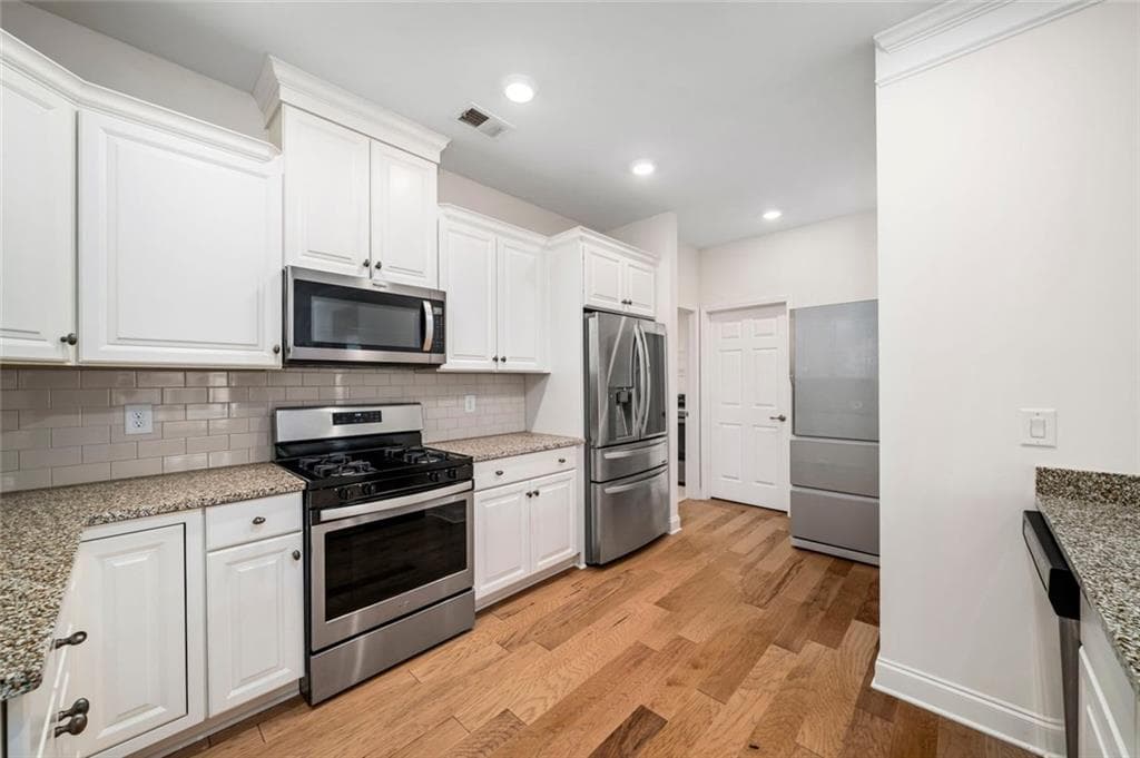 2 bedroom, 2 bathroom, 1,686 sq ft condominium under contract at 3274 Telhurst Lane, Buford, GA 30519 — photo 9