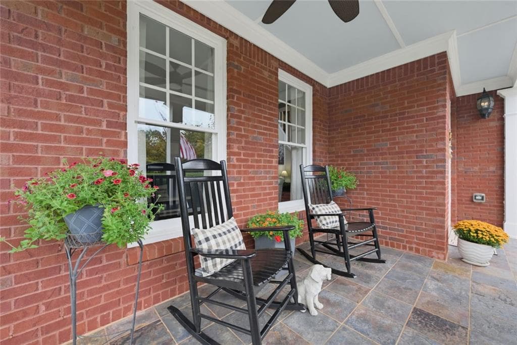 4 bedroom, 3 bathroom, 2,348 sq ft single family residence under contract at 6590 Grand Magnolia Drive, Sugar Hill, GA 30518 — photo 3
