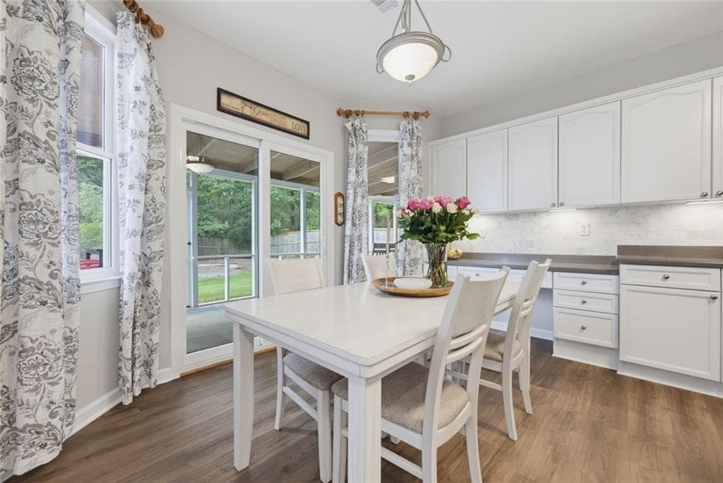 4 bedroom, 3 bathroom, 2,348 sq ft single family residence under contract at 6590 Grand Magnolia Drive, Sugar Hill, GA 30518 — photo 9
