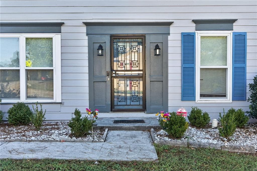 3 bedroom, 3 bathroom, 1,552 sq ft single family residence for sale at 6303 Marbut Farms Road, Lithonia, GA 30058 — photo 3
