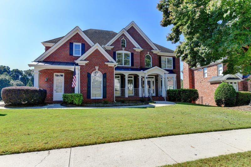 5 bedroom, 5 bathroom, 5,300 sq ft single family residence under contract at 400 Lake Manor Trace, Johns Creek, GA 30022 — photo 7