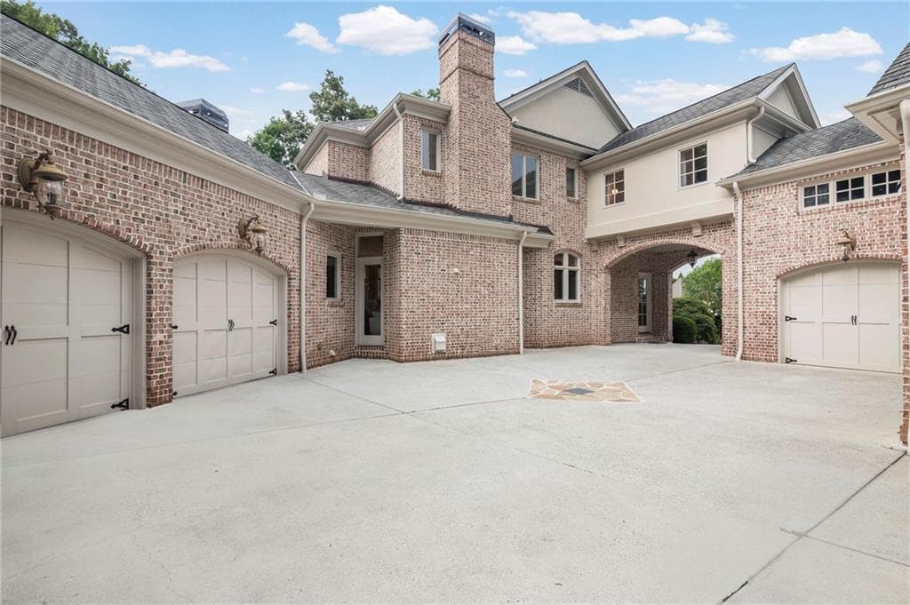 6 bedroom, 8 bathroom, 8,294 sq ft single family residence for sale at 5495 Claire Rose Lane, Sandy Springs, GA 30327 — photo 9
