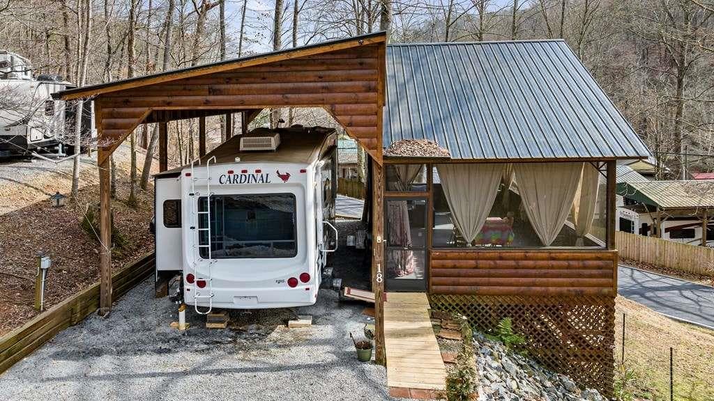 1 bedroom, 1 bathroom single family residence for sale at 18 Second Street, Ellijay, GA 30540 — photo 8