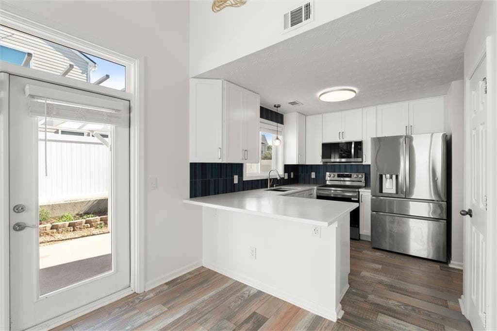 2 bedroom, 3 bathroom, 1,293 sq ft single family residence for sale at 325 Hiawassee Drive, Woodstock, GA 30188 — photo 7