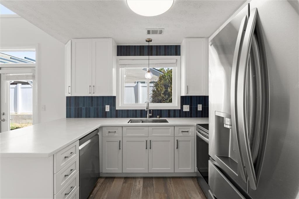 2 bedroom, 3 bathroom, 1,293 sq ft single family residence for sale at 325 Hiawassee Drive, Woodstock, GA 30188 — photo 6