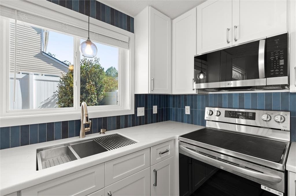 2 bedroom, 3 bathroom, 1,293 sq ft single family residence for sale at 325 Hiawassee Drive, Woodstock, GA 30188 — photo 5