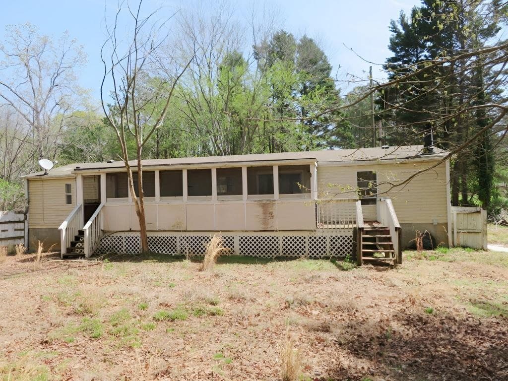 4 bedroom, 2 bathroom, 1,536 sq ft single family residence for sale at 7020 Skyview Court, Acworth, GA 30102 — photo 3