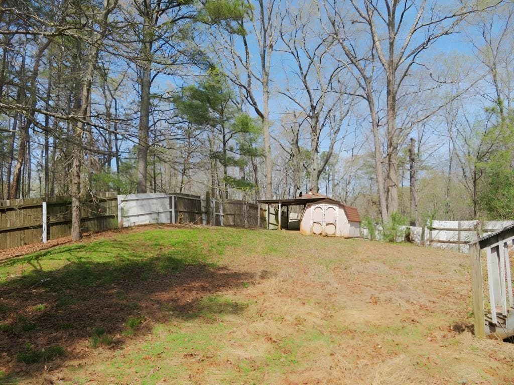4 bedroom, 2 bathroom, 1,536 sq ft single family residence for sale at 7020 Skyview Court, Acworth, GA 30102 — photo 4
