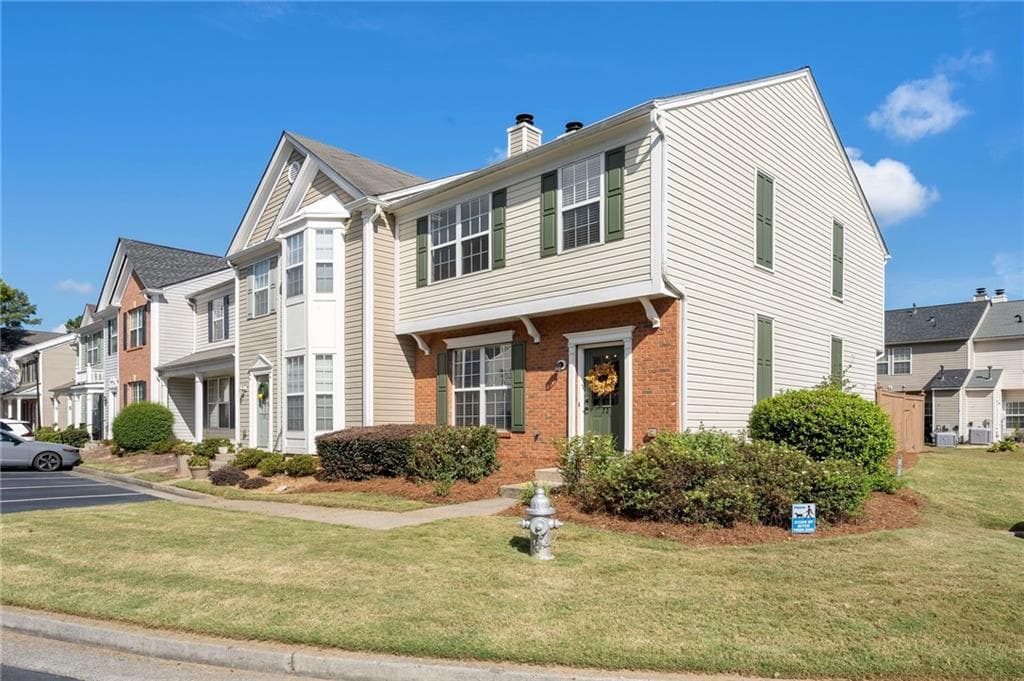 3 bedroom, 3 bathroom, 1,370 sq ft townhouse for sale at 13300 Morris Road 72, Milton, GA 30004 — photo 3