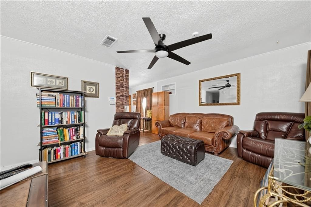 3 bedroom, 2 bathroom, 1,100 sq ft single family residence for sale at 4791 Wellborn Drive, Columbus, GA 31907 — photo 6