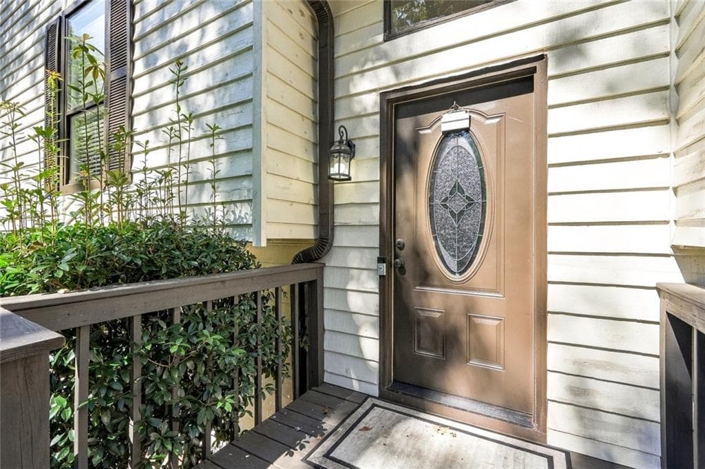 3 bedroom, 2 bathroom, 2,497 sq ft single family residence for sale at 8555 Colony Club Drive, Alpharetta, GA 30022 — photo 3